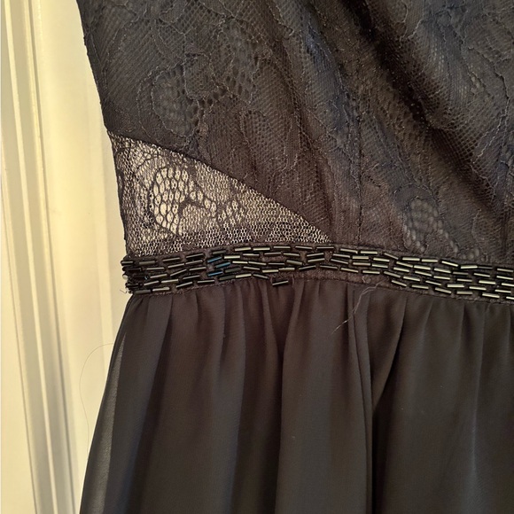 Aidan Mattox black lace cap sleeve dress, size 8 - Picture 4 of 7